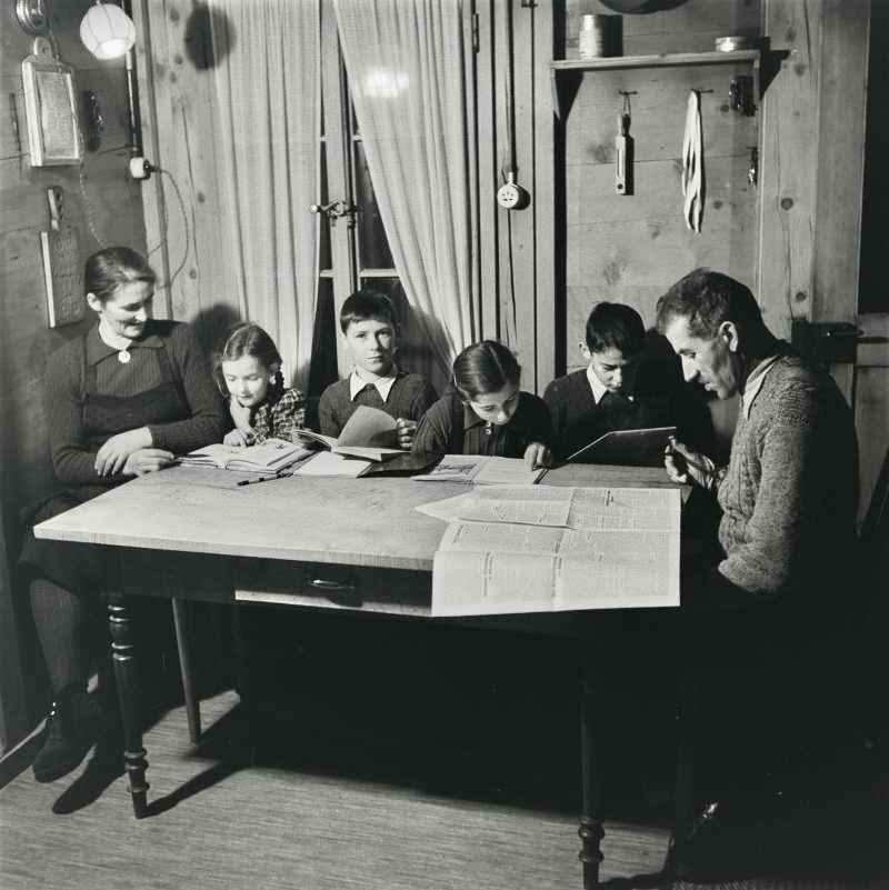 Lehrerfamilie im Diemtigtal ca. 1930